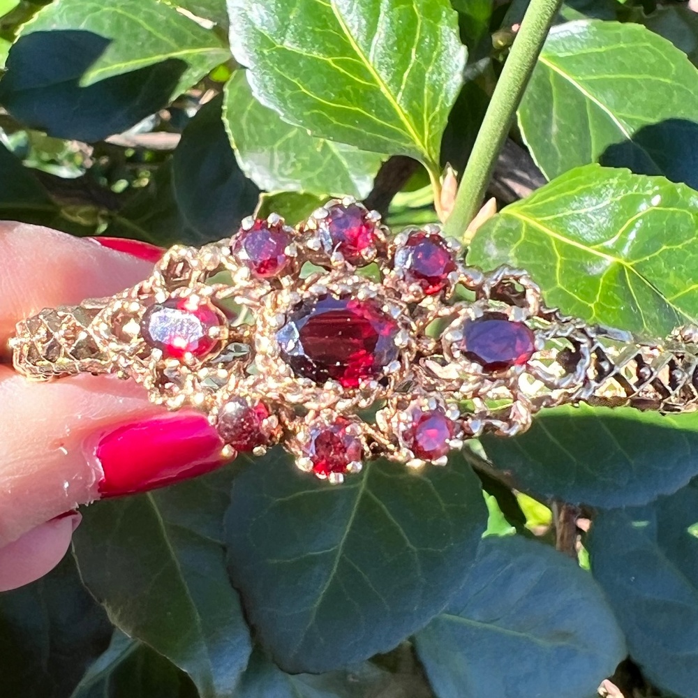 VINTAGE 14K YELLOW GOLD GARNET FILIGREE DESIGN BANGLE BRACELET CUSTOM UNIQUE